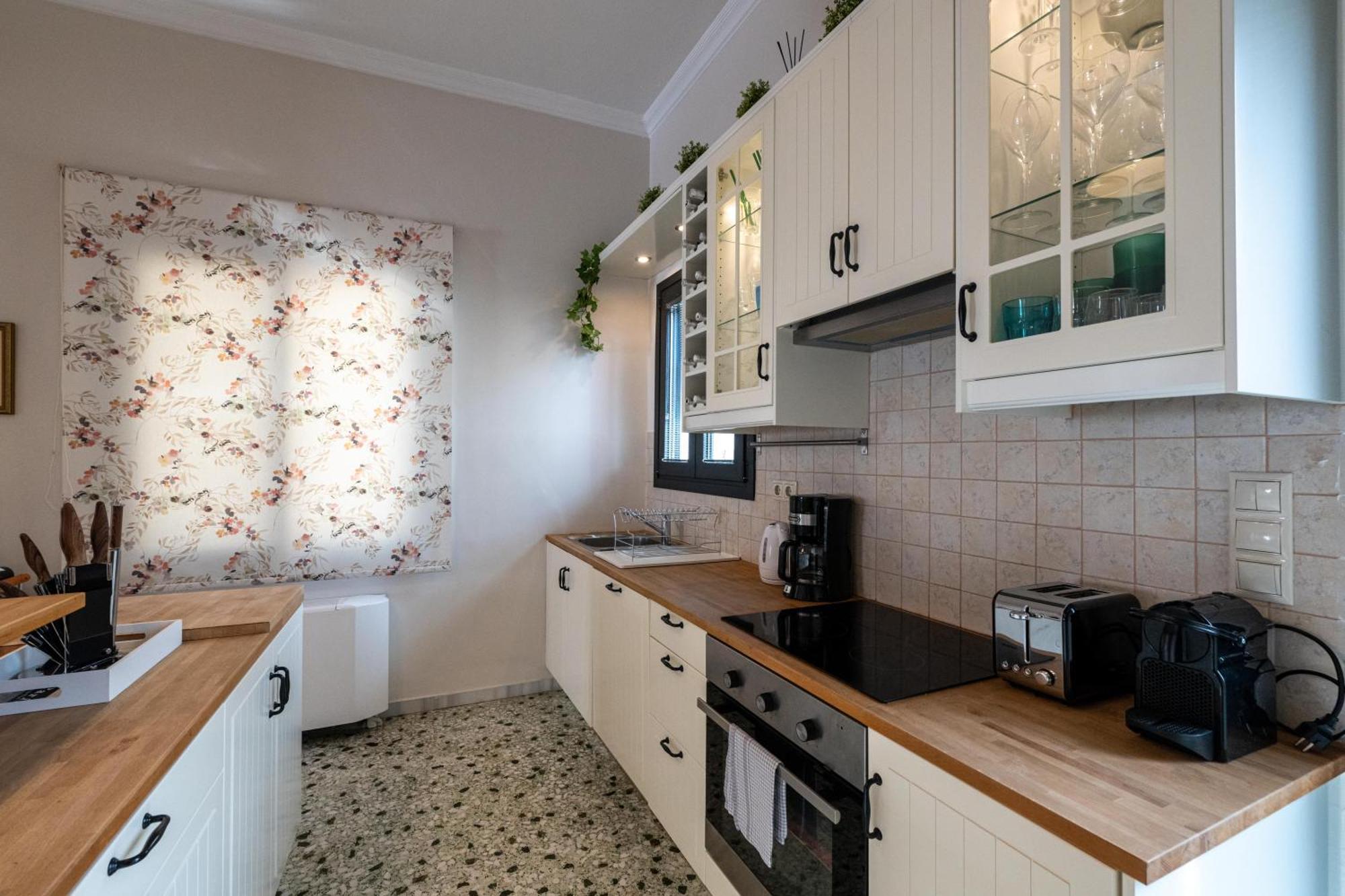 Angelinas Quarters - Mediterranean *