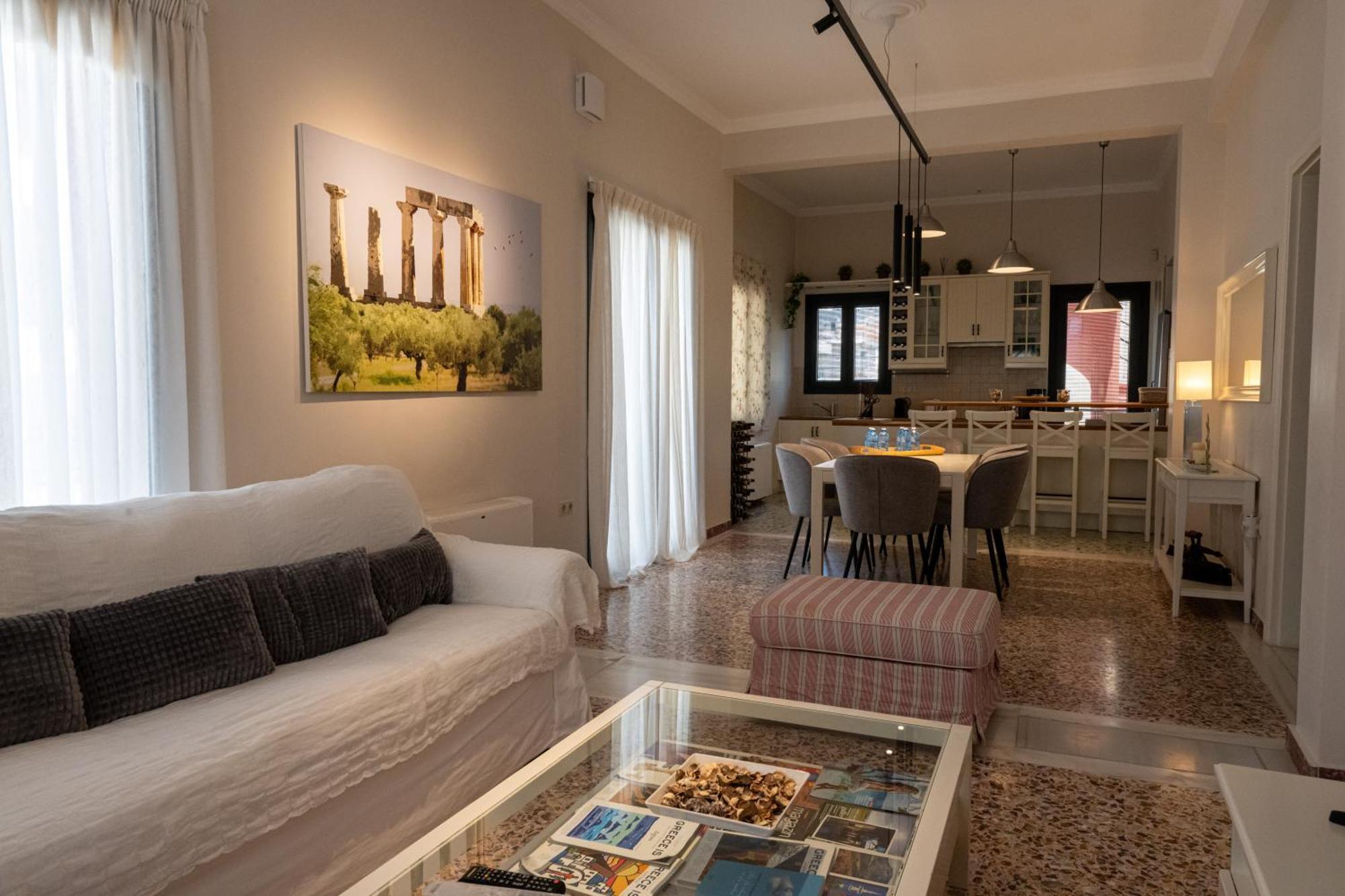 Angelinas Quarters - Mediterranean Villa Kalamata