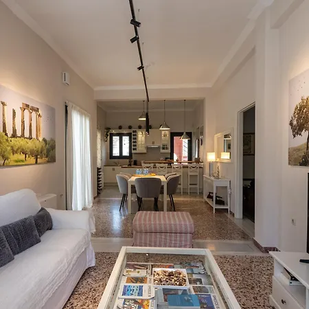 Angelinas Quarters - Kalamata Mediterranean Villas Buitenkant foto