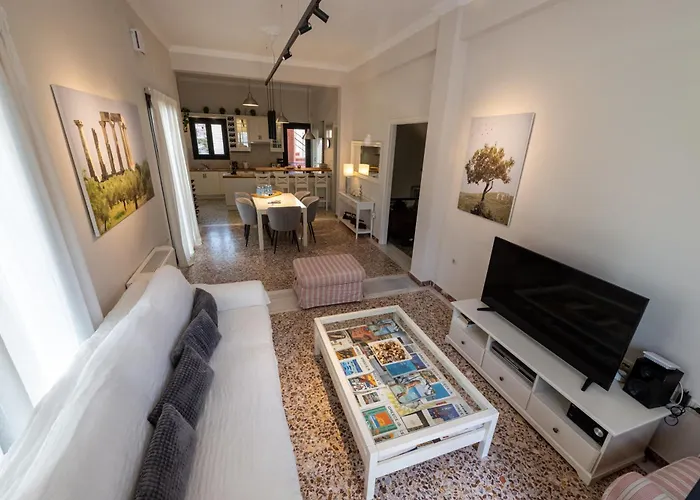 Angelinas Quarters - Kalamata Mediterranean Villas