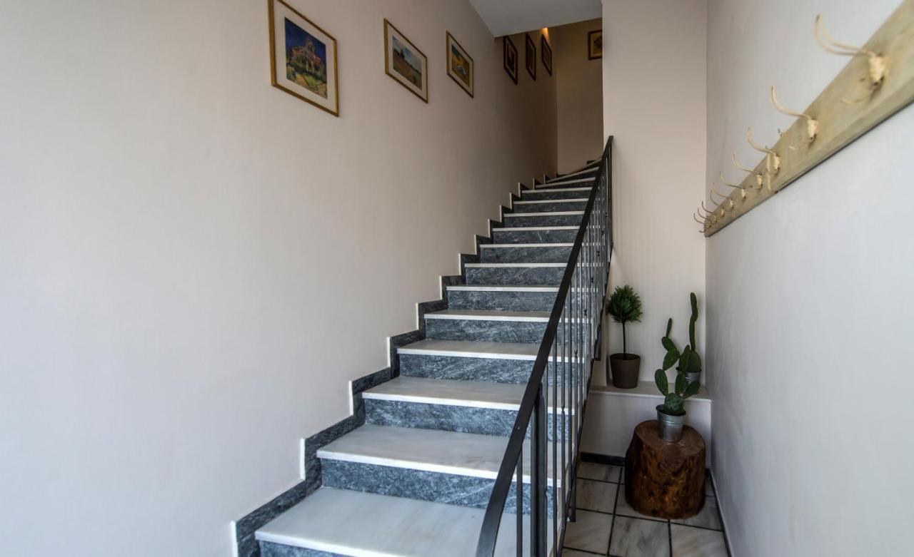 Angelinas Quarters - Mediterranean