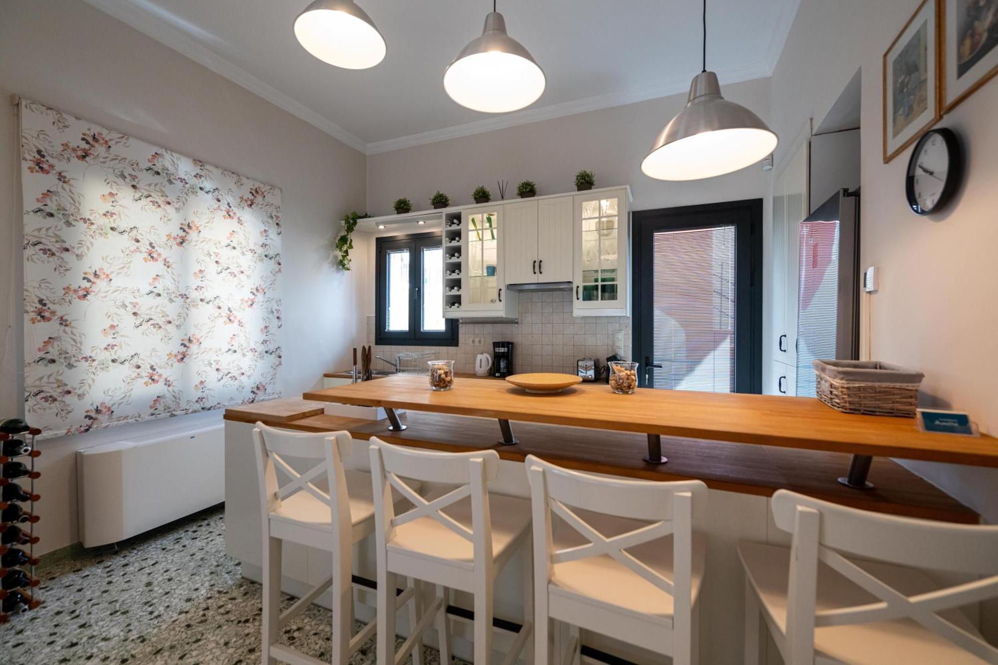 Angelinas Quarters - Mediterranean Villa