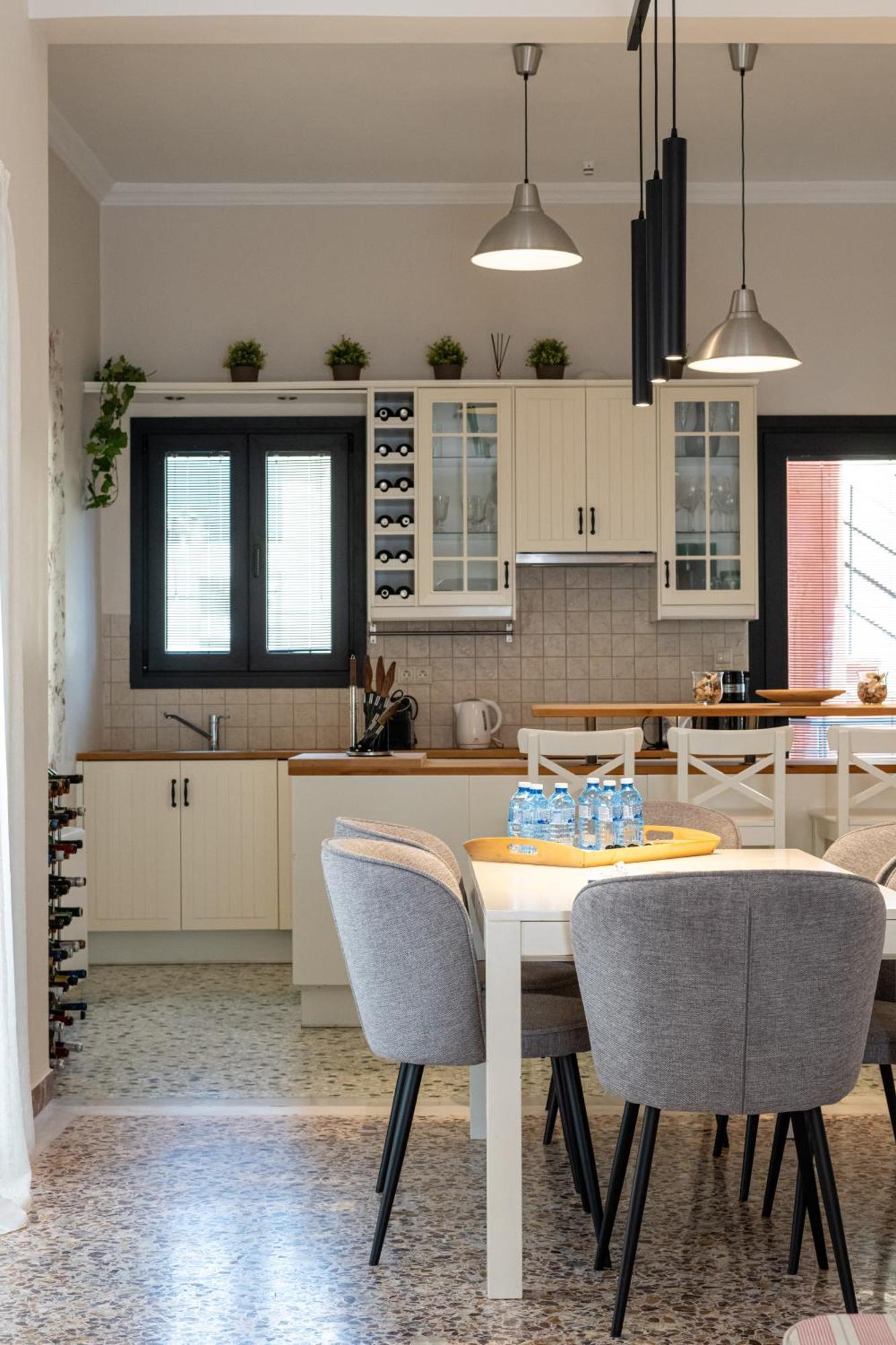 Angelinas Quarters - Mediterranean Kalamata
